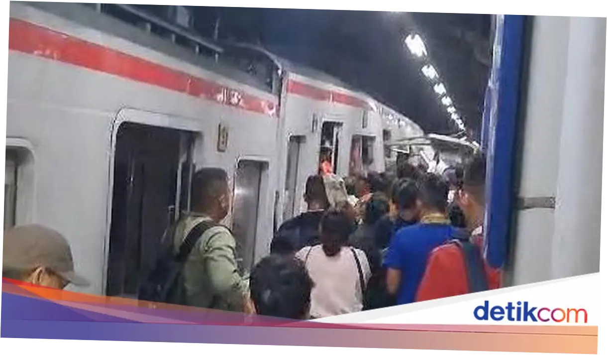 Kecelakaan Kereta di Stasiun Bekasi Timur: Kronologi, Dampak, dan Upaya Evakuasi