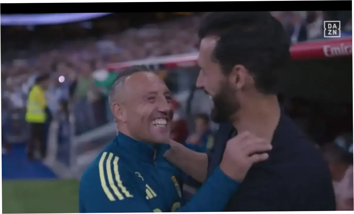 Santi Cazorla: Penghormatan dan Kontroversi di Dunia Sepak Bola