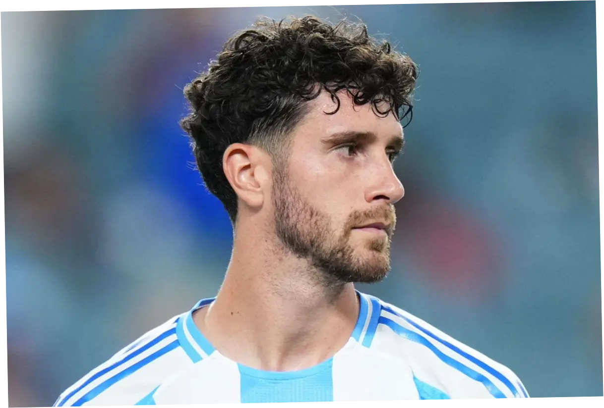 Marcos Senesi Resmi Bergabung dengan Tottenham Hotspur: Profil dan Karier Pemain Argentina
