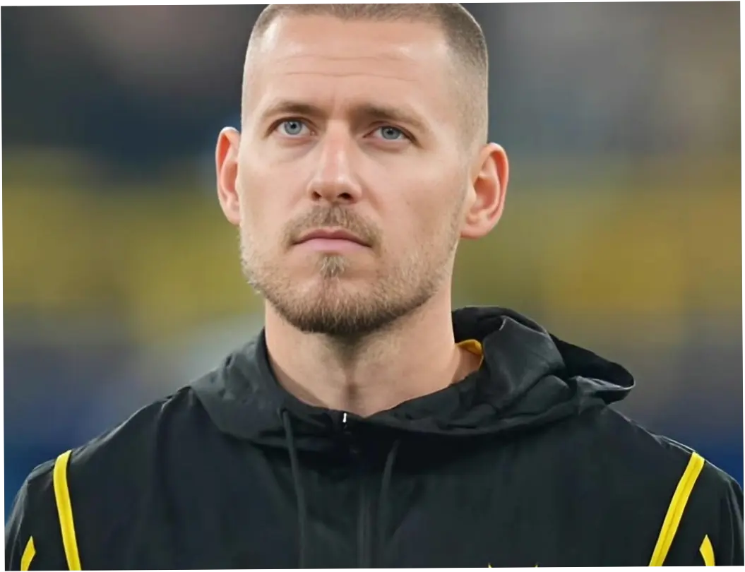 Waldemar Anton: Profil dan Karier Pemain Borussia Dortmund yang Diburu Klub-klub Eropa